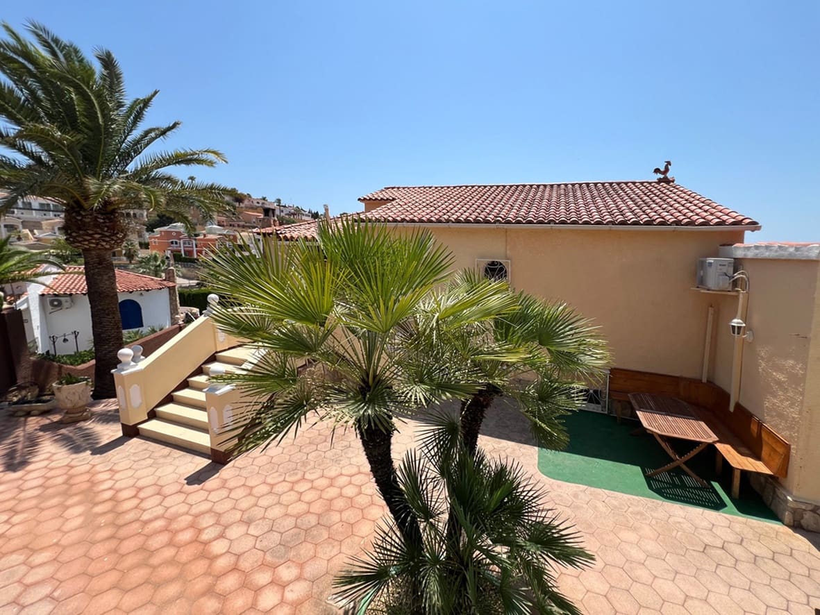 4 bedroom Villa for sale in Calpe / Calp with pool garage - € 799,000 (Ref: 9730761)