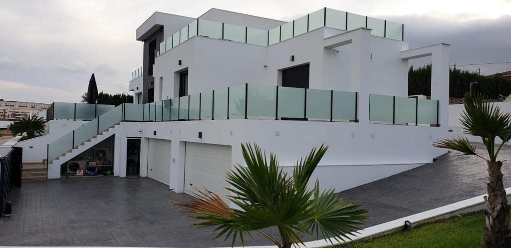 4 sovrum Villa till salu i Calpe / Calp med pool garage - 1 180 000 € (Ref: 9770940)
