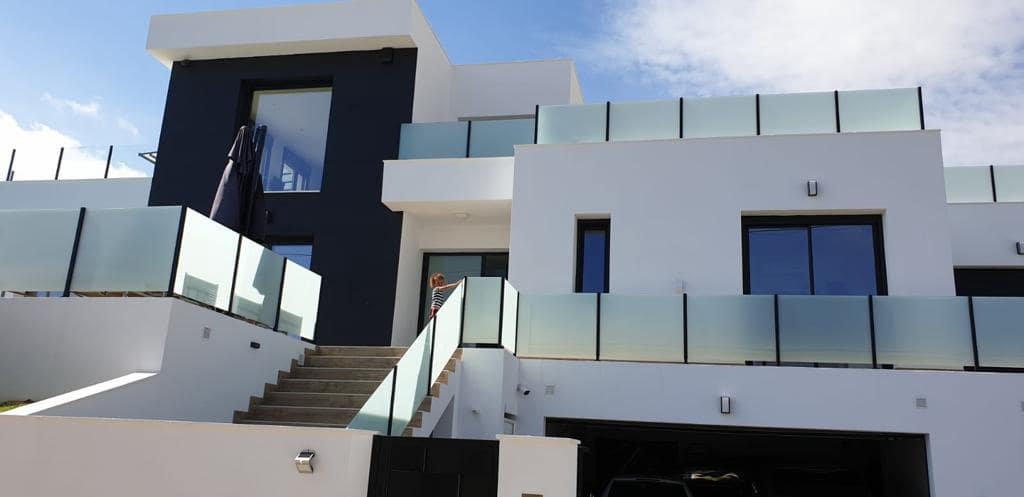 4 sovrum Villa till salu i Calpe / Calp med pool garage - 1 180 000 € (Ref: 9770940)