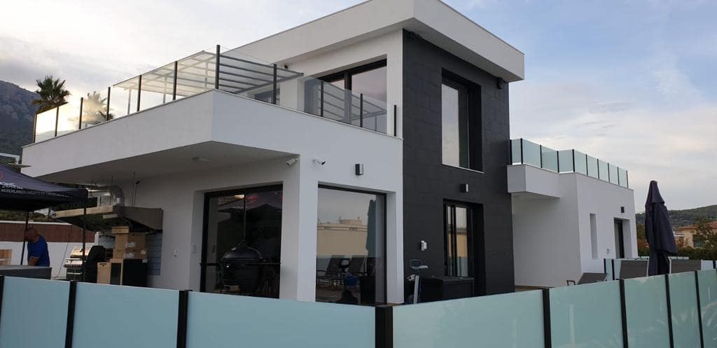 4 sovrum Villa till salu i Calpe / Calp med pool garage - 1 180 000 € (Ref: 9770940)