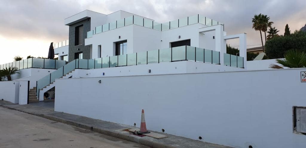 4 sovrum Villa till salu i Calpe / Calp med pool garage - 1 180 000 € (Ref: 9770940)