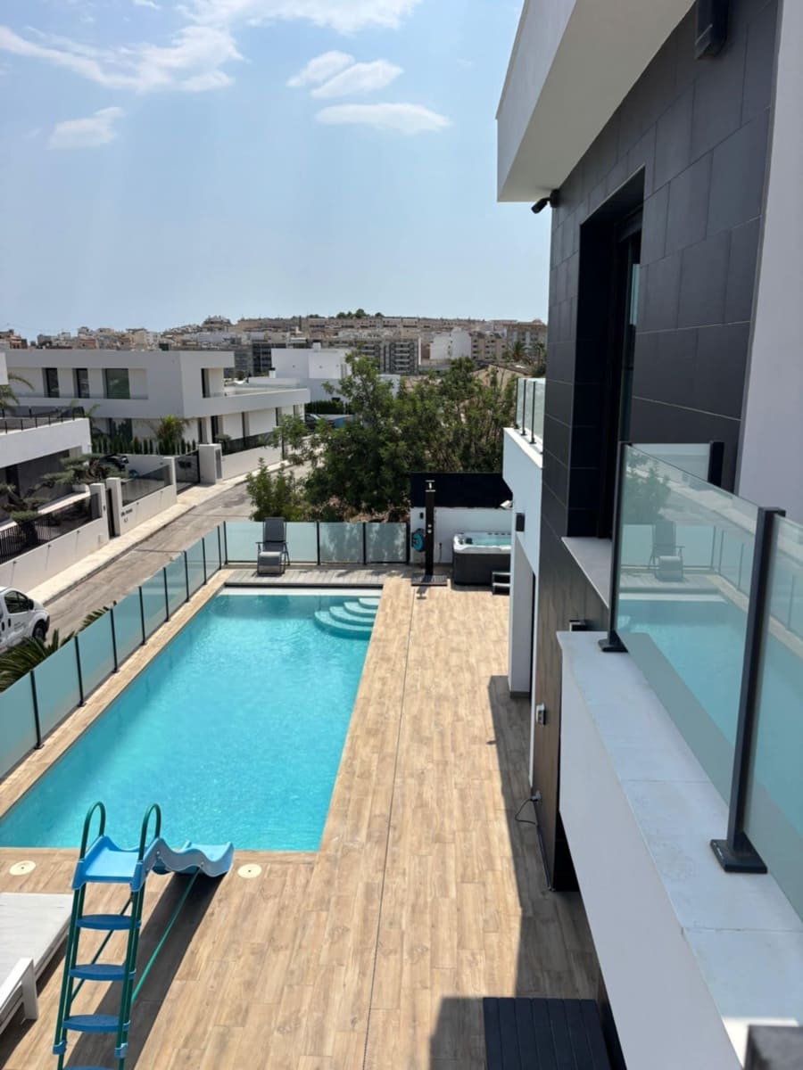 4 sovrum Villa till salu i Calpe / Calp med pool garage - 1 180 000 € (Ref: 9770940)