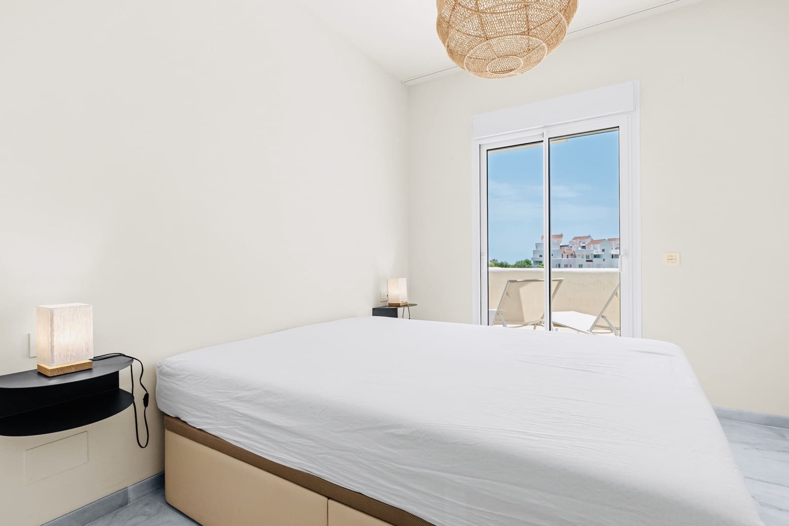 2 soveværelse Lejlighed til salg i Estepona med swimmingpool garage - € 299.000 (Ref: 10027568)