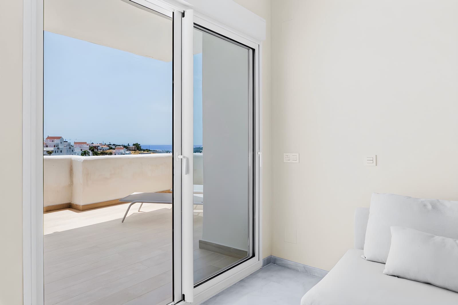 2 soveværelse Lejlighed til salg i Estepona med swimmingpool garage - € 299.000 (Ref: 10027568)