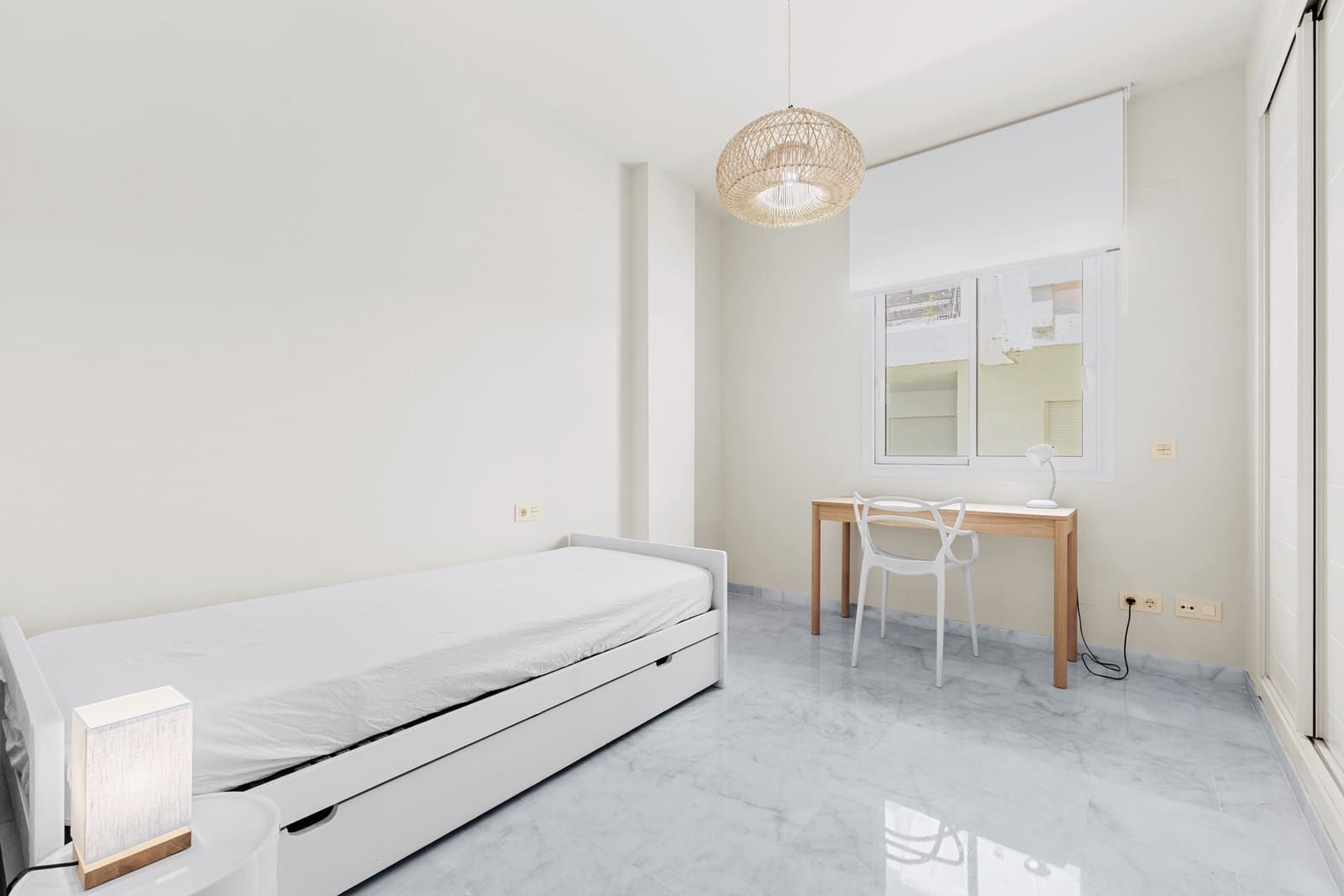 2 soveværelse Lejlighed til salg i Estepona med swimmingpool garage - € 299.000 (Ref: 10027568)