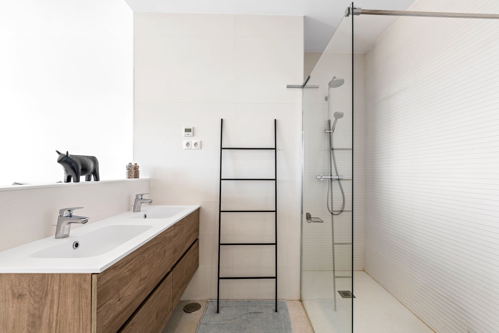 2 bedroom Apartment for sale in Casares with pool garage - € 649,000 (Ref: 9337002)