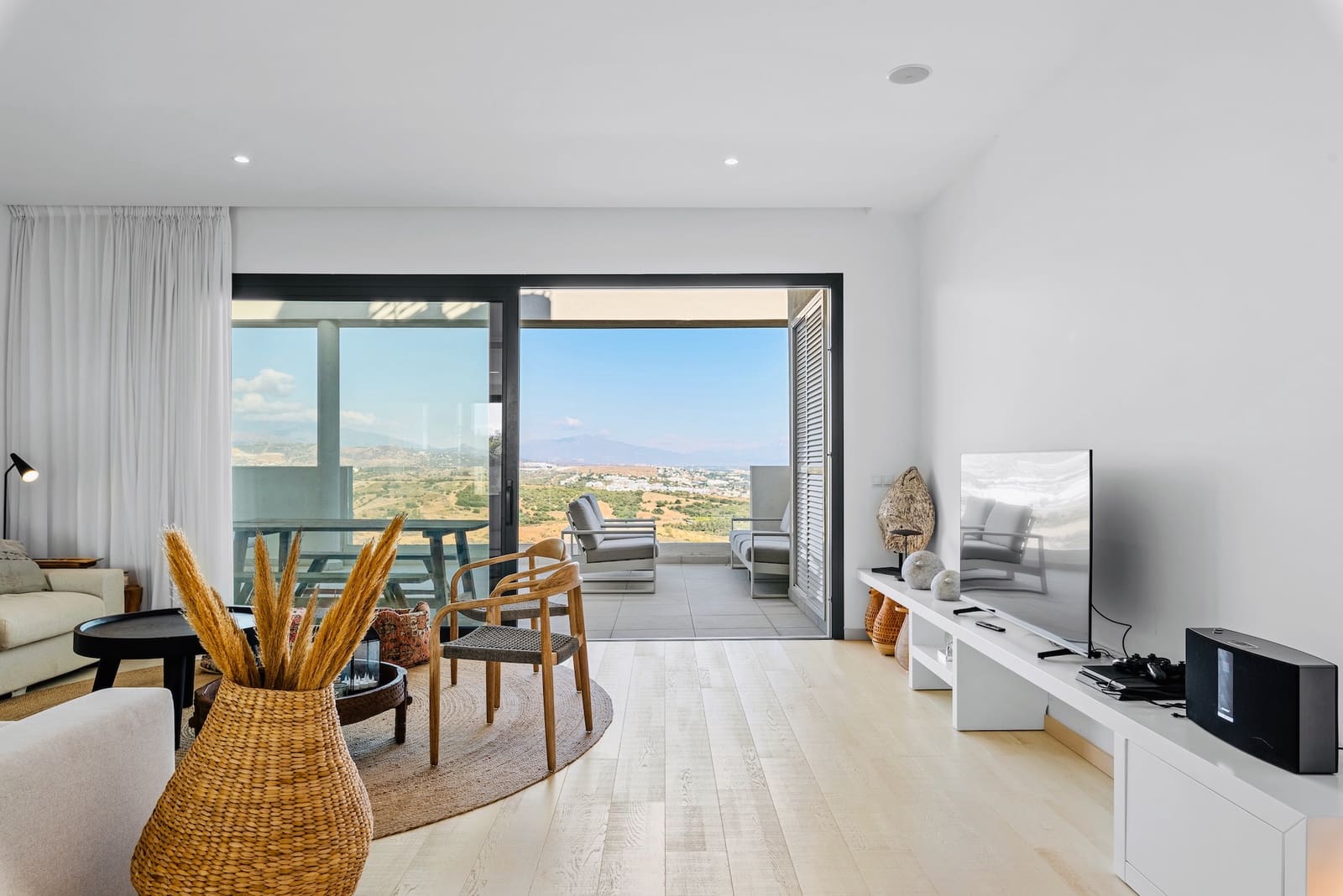 2 bedroom Apartment for sale in Casares with pool garage - € 649,000 (Ref: 9337002)