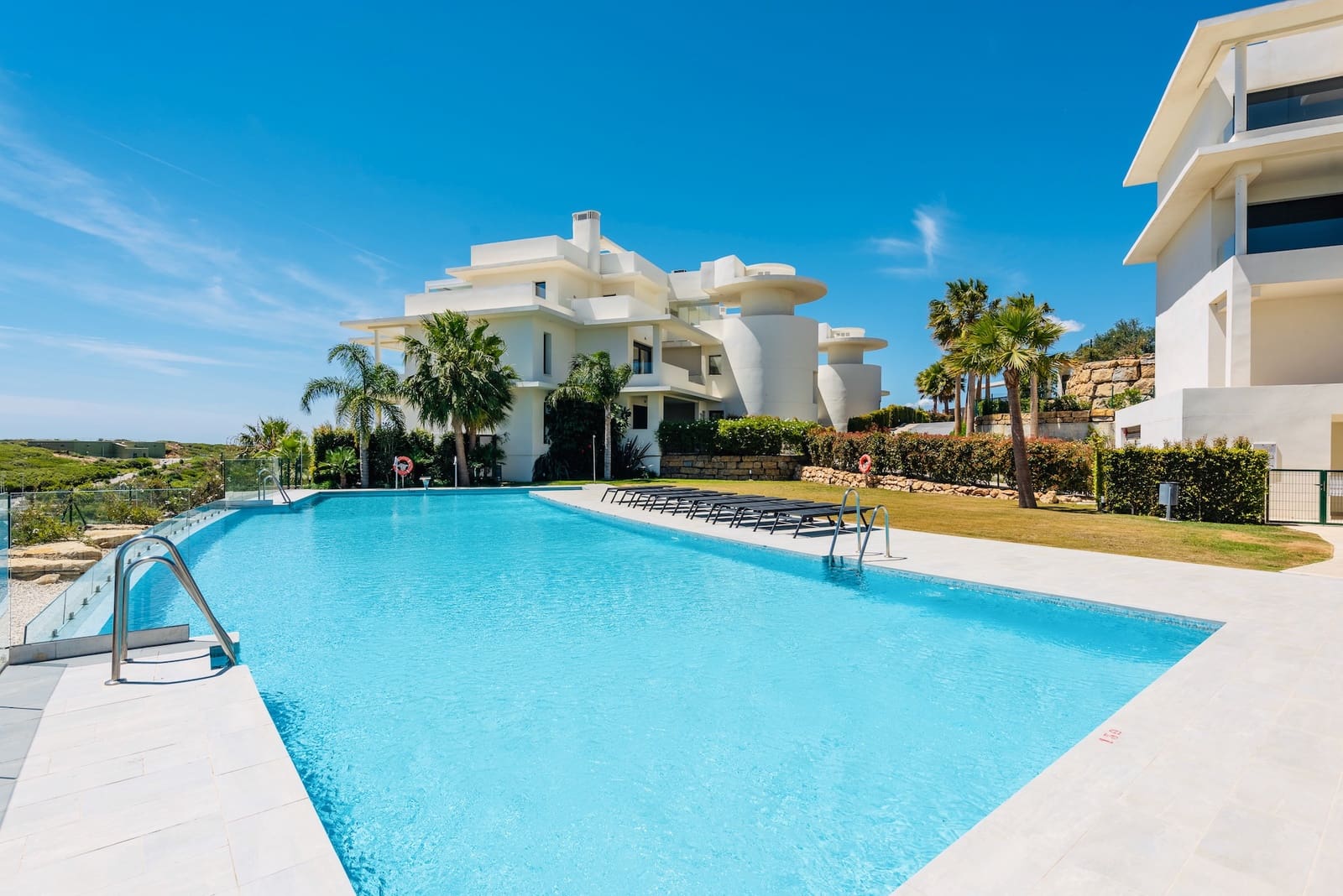 2 bedroom Apartment for sale in Casares with pool garage - € 649,000 (Ref: 9337002)