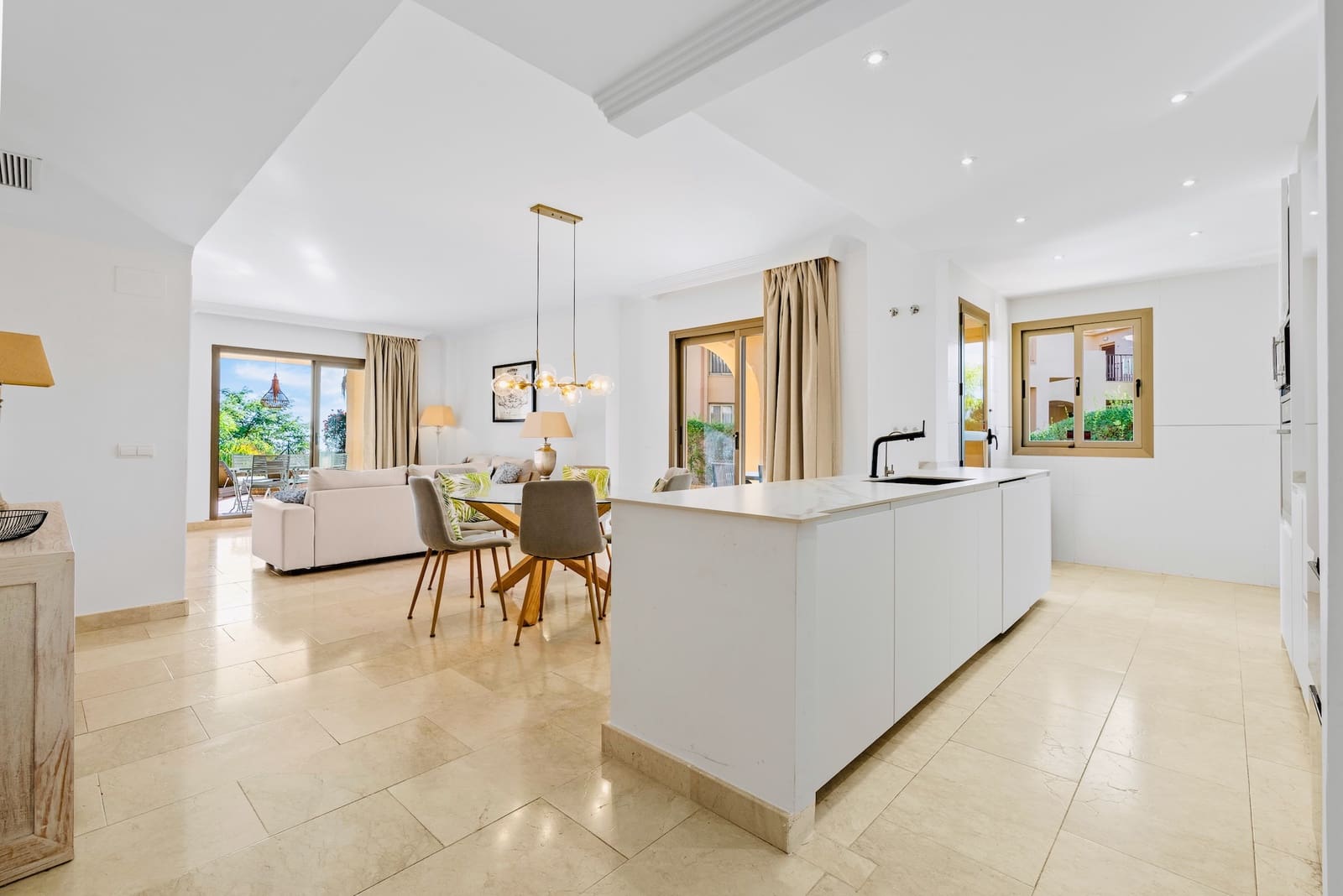 3 slaapkamer Appartement te koop in Benahavis met zwembad garage - € 629.000 (Ref: 9376424)