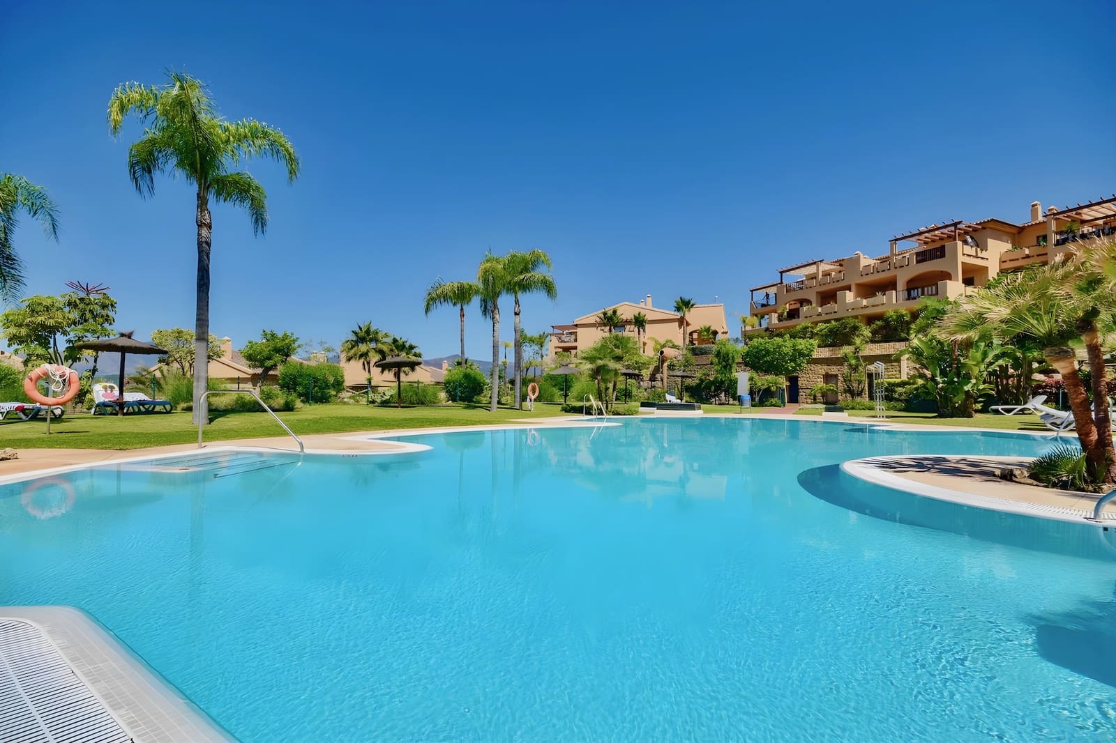 3 slaapkamer Appartement te koop in Benahavis met zwembad garage - € 629.000 (Ref: 9376424)