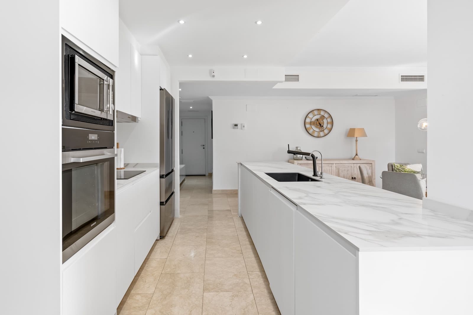 3 makuuhuone Huoneisto myytävänä paikassa Benahavis mukana uima-altaan 
autotalli - 629 000 € (Ref: 9376424)