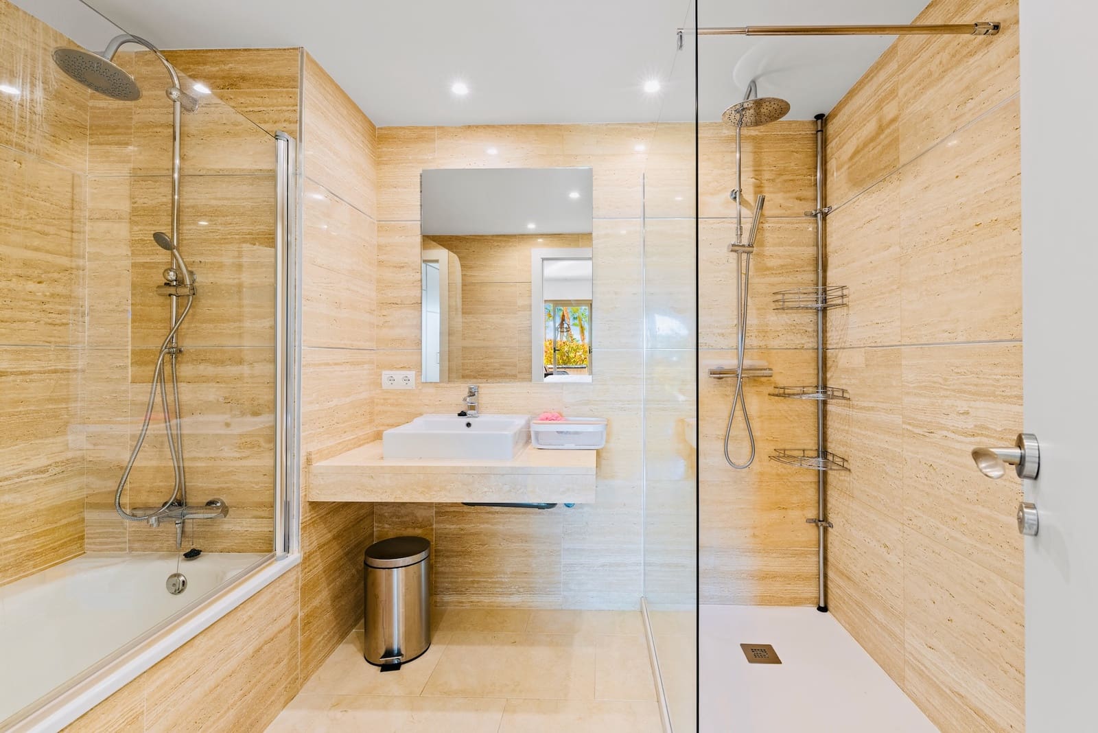 3 makuuhuone Huoneisto myytävänä paikassa Benahavis mukana uima-altaan 
autotalli - 629 000 € (Ref: 9376424)