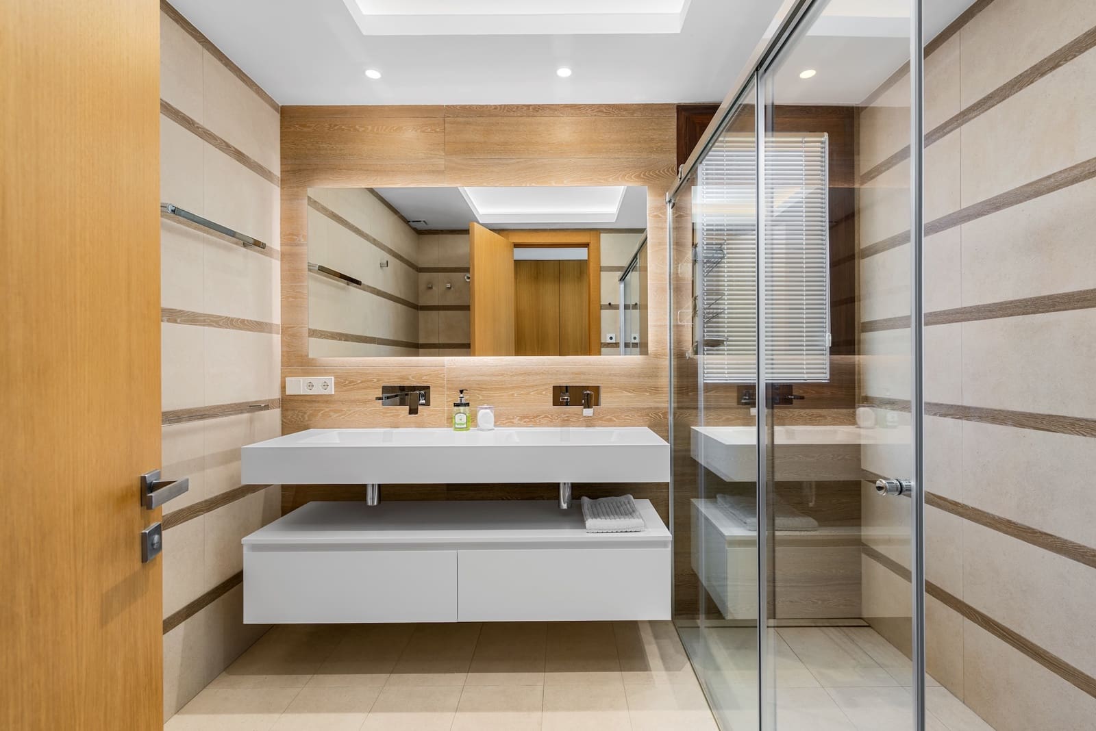 Apartamento de 3 habitaciones en La Quinta en venta con piscina garaje - 995.000 € (Ref: 9740062)