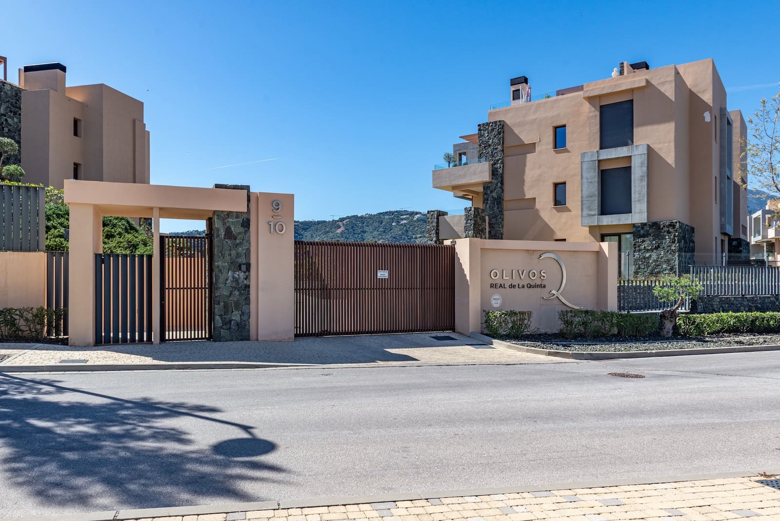 Apartamento de 3 habitaciones en La Quinta en venta con piscina garaje - 995.000 € (Ref: 9740062)