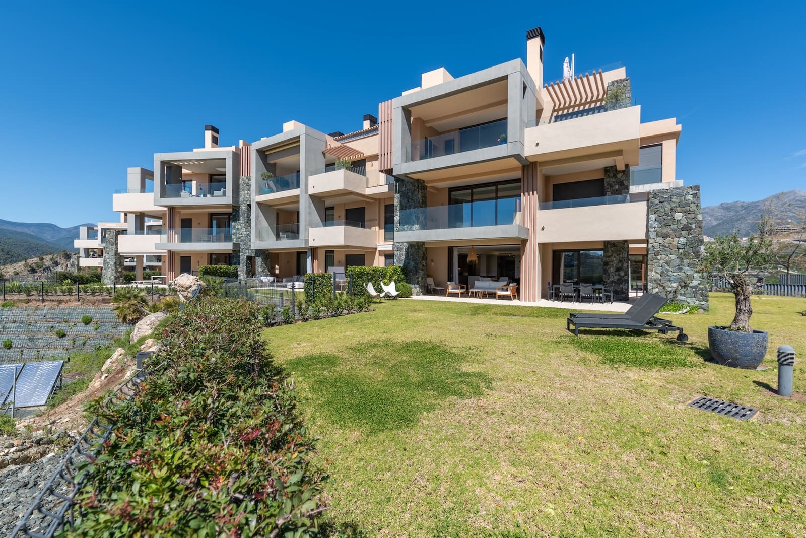 Apartamento de 3 habitaciones en La Quinta en venta con piscina garaje - 995.000 € (Ref: 9740062)