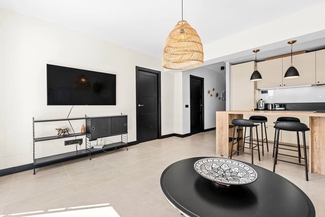 2 slaapkamer Appartement te koop in Nueva Andalucía Centro, Marbella met zwembad garage - € 439.000 (Ref: 9872491)