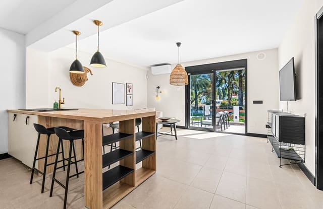 2 slaapkamer Appartement te koop in Nueva Andalucía Centro, Marbella met zwembad garage - € 439.000 (Ref: 9872491)