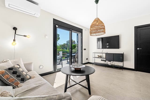 2 slaapkamer Appartement te koop in Nueva Andalucía Centro, Marbella met zwembad garage - € 439.000 (Ref: 9872491)