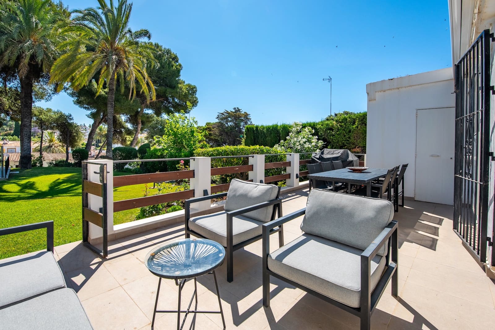 2 slaapkamer Appartement te koop in Nueva Andalucia met zwembad garage - € 439.000 (Ref: 9872491)