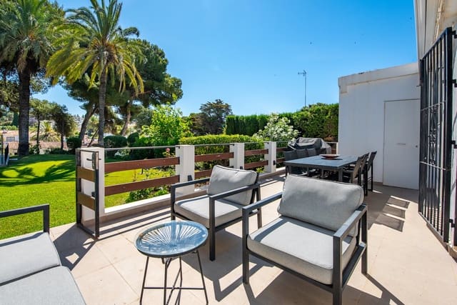 2 slaapkamer Appartement te koop in Nueva Andalucía Centro, Marbella met zwembad garage - € 439.000 (Ref: 9872491)