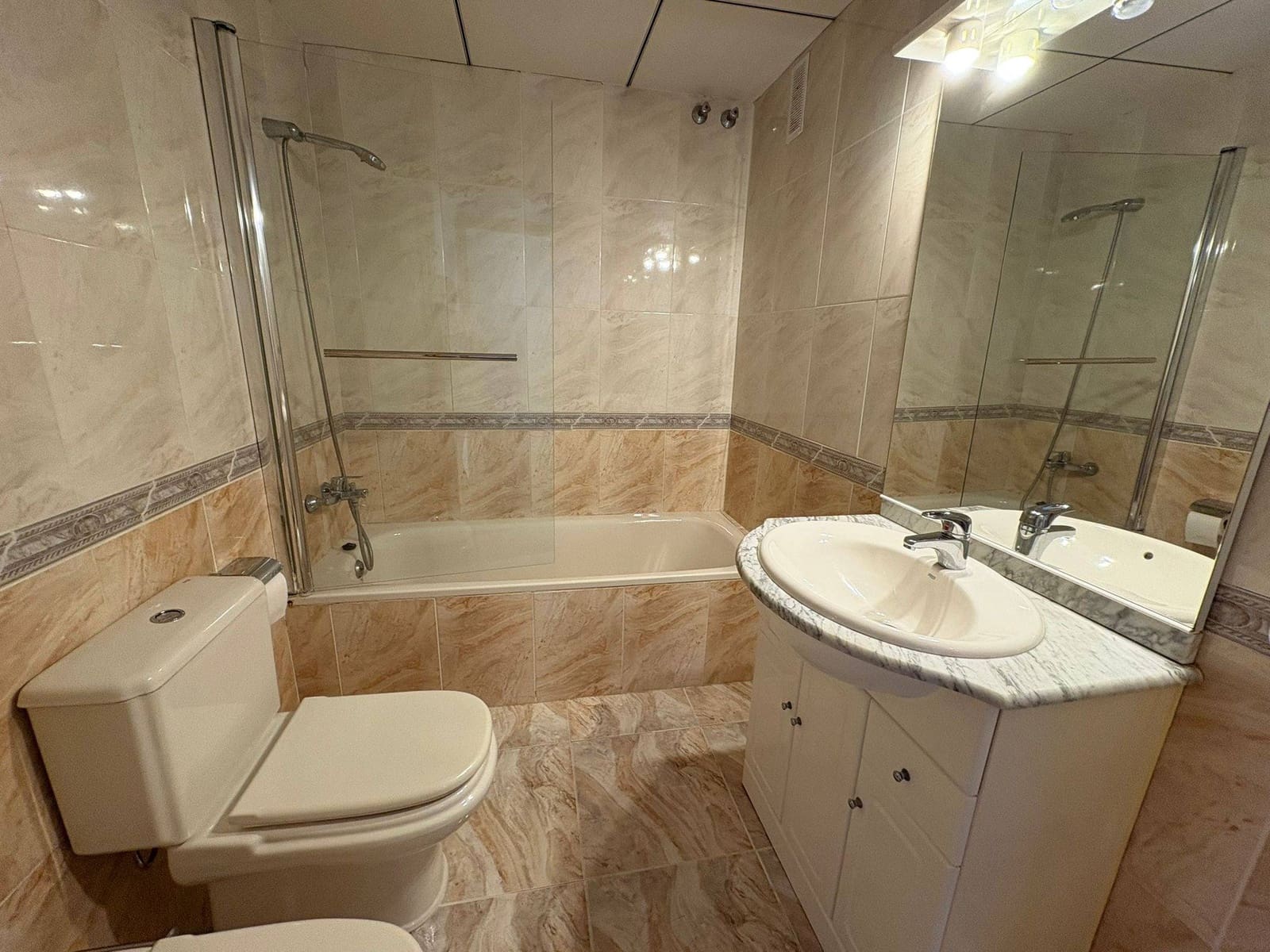 3 makuuhuone Asunto myytävänä paikassa El Vendrell mukana 
autotalli - 159 000 € (Ref: 9335047)