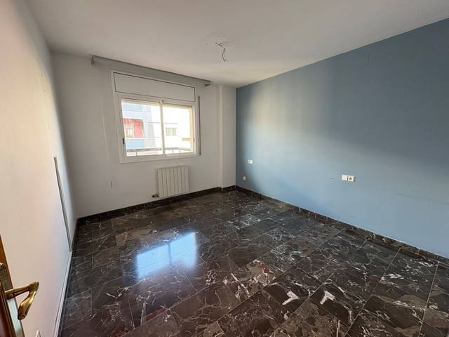 3 bedroom Flat for sale in El Vendrell with garage - € 159,000 (Ref: 9335047)