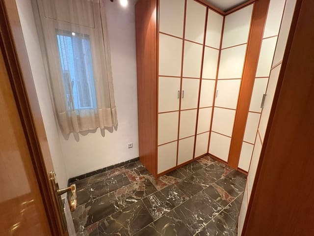 3 bedroom Flat for sale in El Vendrell with garage - € 159,000 (Ref: 9335047)