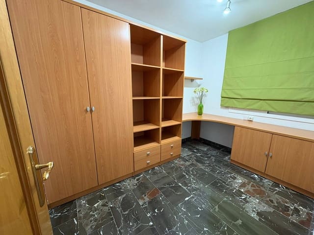 3 bedroom Flat for sale in El Vendrell with garage - € 159,000 (Ref: 9335047)