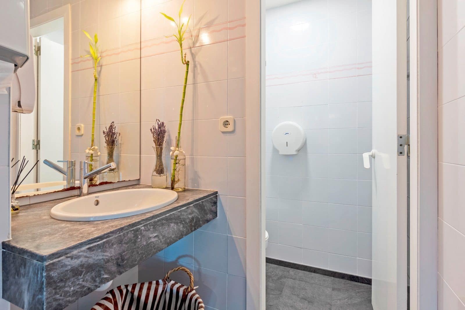 Commerciale in vendita in Cunit con garage - 695.000 € (Rif: 9335048)