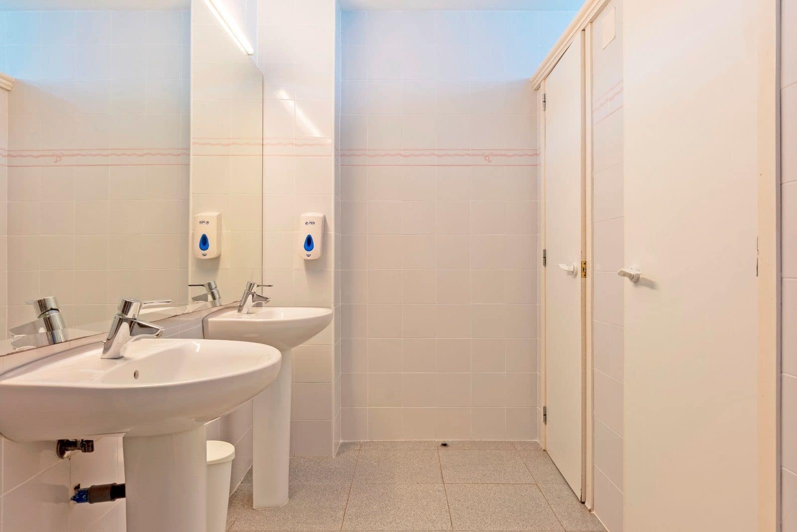 Commerciale in vendita in Cunit con garage - 695.000 € (Rif: 9335048)