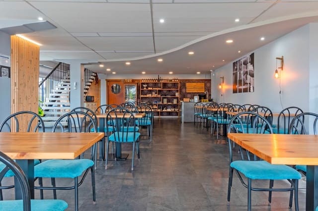 Commercial for sale in Cunit with garage - € 695,000 (Ref: 9335048)