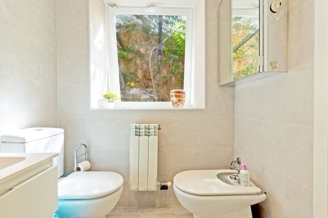 4 Zimmer Villa zu verkaufen in Olivella mit Pool Garage - 598.000 € (Ref: 9349656)