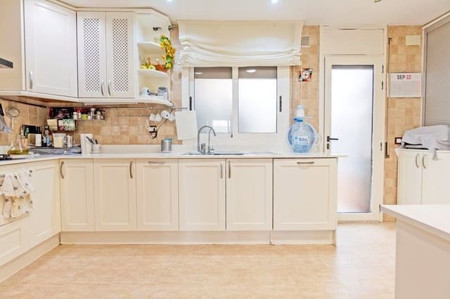 4 Zimmer Villa zu verkaufen in Olivella mit Pool Garage - 598.000 € (Ref: 9349656)