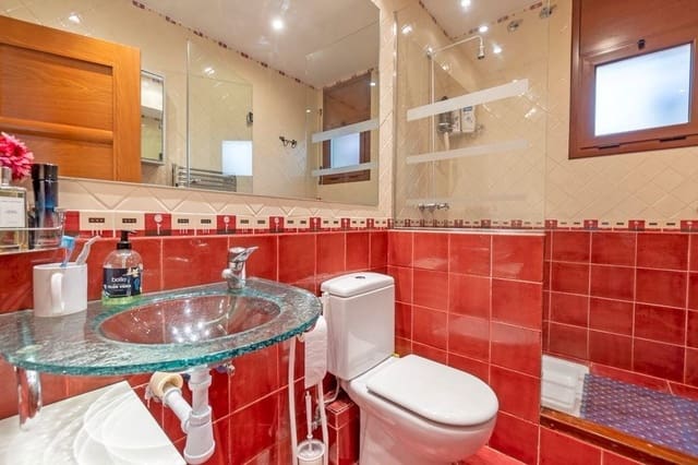 4 Zimmer Villa zu verkaufen in Olivella mit Pool Garage - 598.000 € (Ref: 9349656)