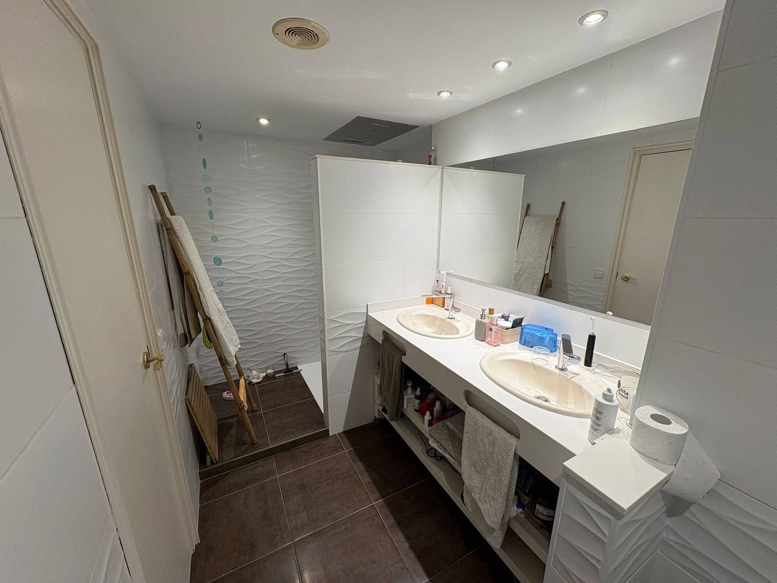 4 bedroom Flat for sale in Martorell with garage - € 275,000 (Ref: 9401258)