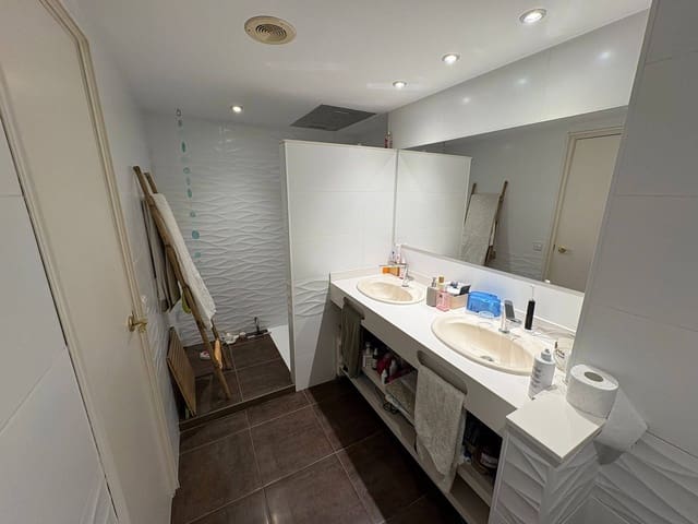 4 bedroom Flat for sale in Martorell with garage - € 275,000 (Ref: 9401258)