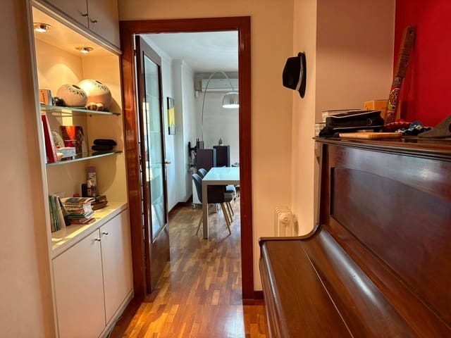 4 bedroom Flat for sale in Martorell with garage - € 275,000 (Ref: 9401258)