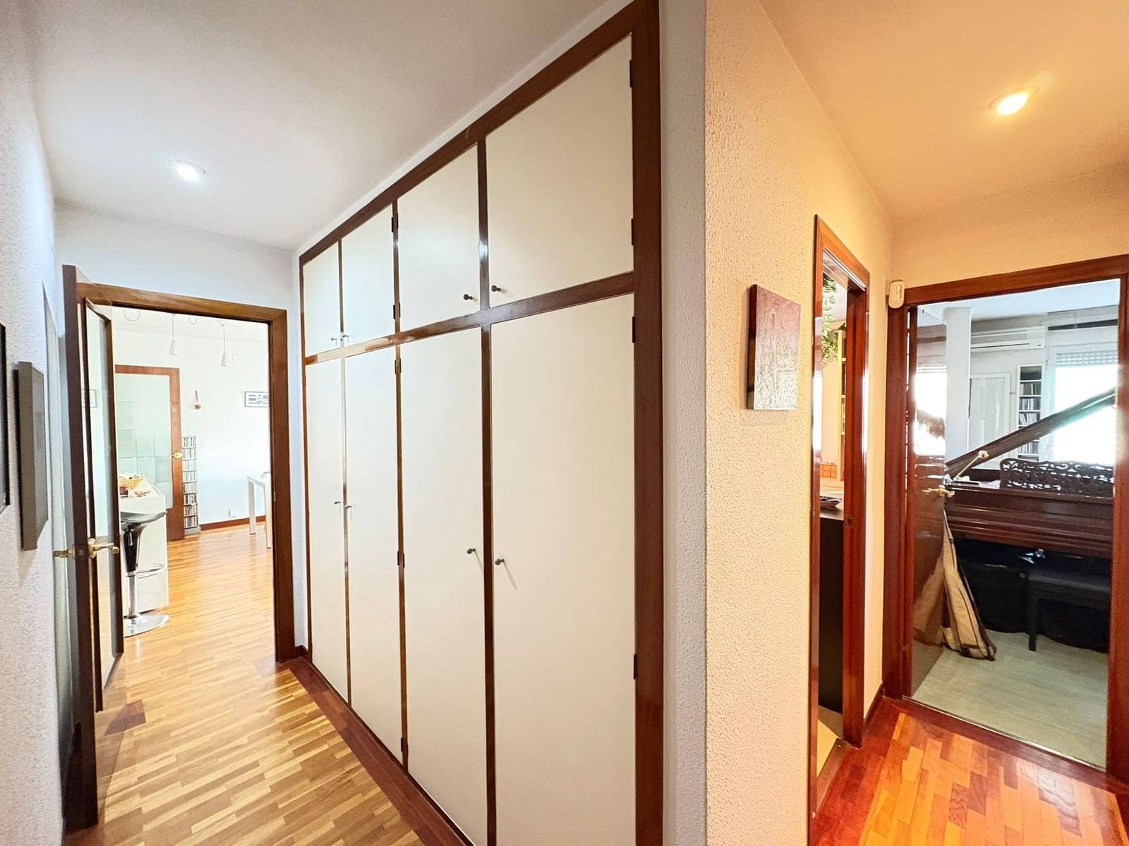 4 bedroom Flat for sale in Martorell with garage - € 275,000 (Ref: 9401258)