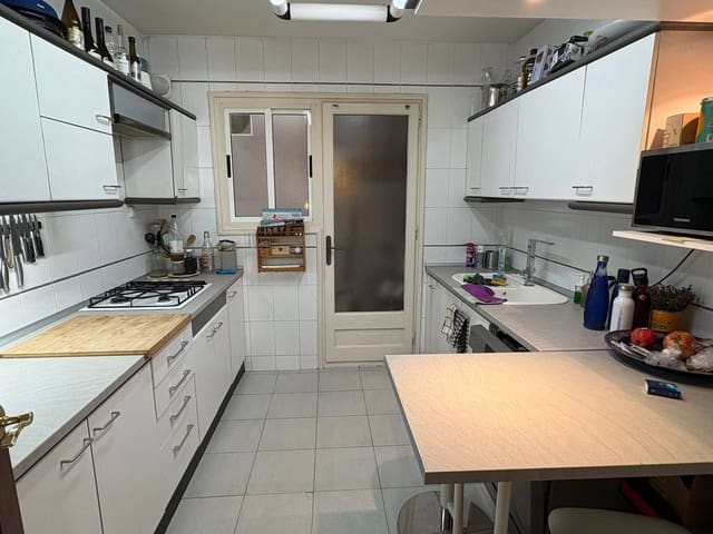 4 bedroom Flat for sale in Martorell with garage - € 275,000 (Ref: 9401258)