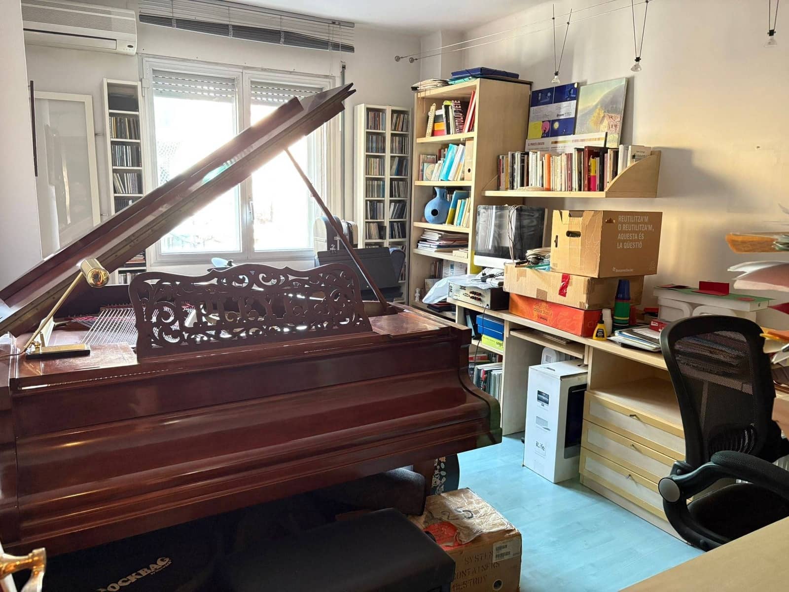 4 bedroom Flat for sale in Martorell with garage - € 275,000 (Ref: 9401258)