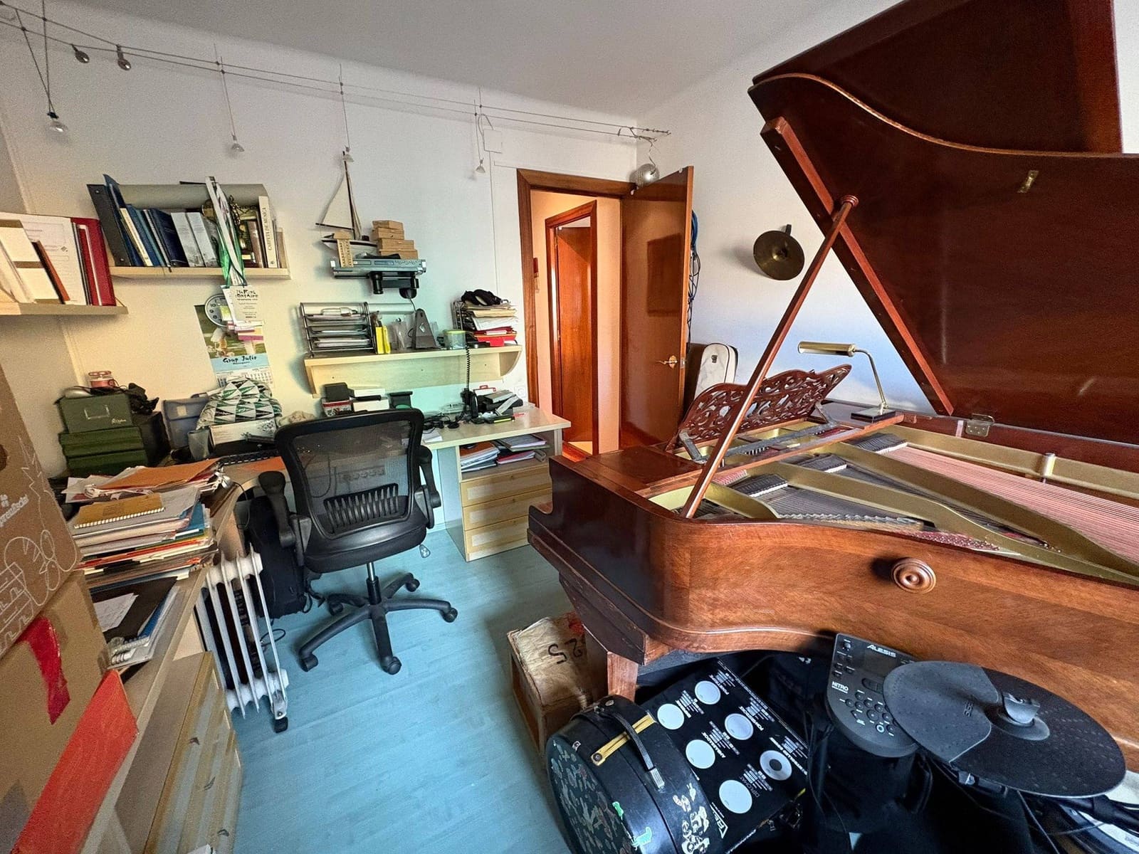 4 bedroom Flat for sale in Martorell with garage - € 275,000 (Ref: 9401258)