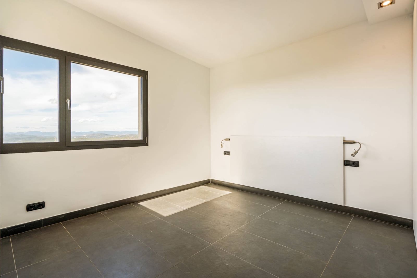 3 Zimmer Villa zu verkaufen in Olivella mit Pool Garage - 550.000 € (Ref: 9571296)