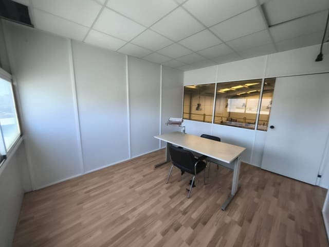 Business for sale in Salteras with garage - € 205,999 (Ref: 9343358)