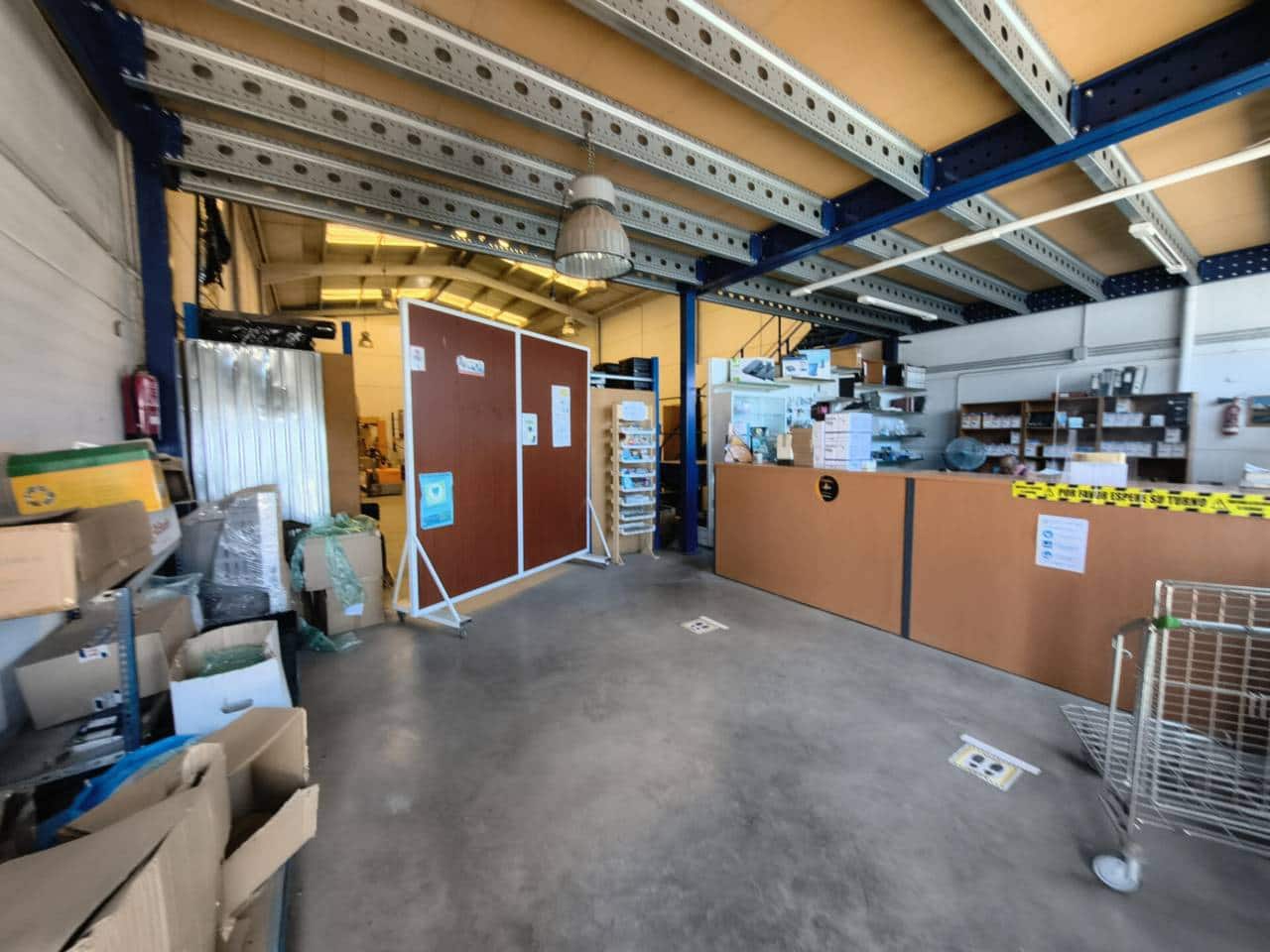 Virksomhed til salg i Salteras med garage - € 205.999 (Ref: 9343358)