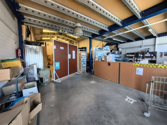 Business for sale in Salteras with garage - € 205,999 (Ref: 9343358)