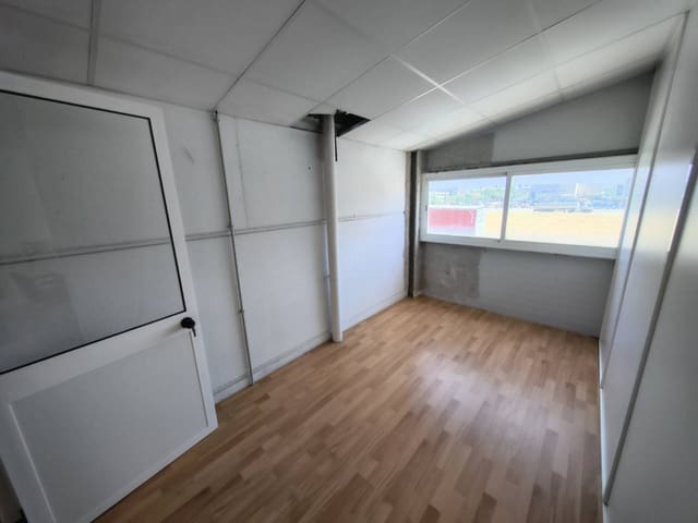 Business for sale in Salteras with garage - € 205,999 (Ref: 9343358)