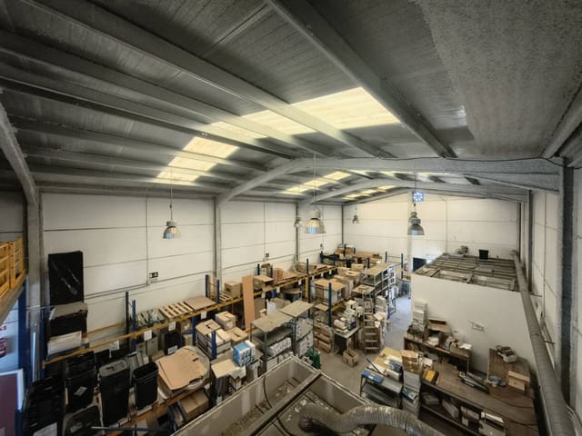 Business for sale in Salteras with garage - € 205,999 (Ref: 9343358)