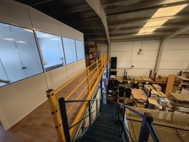 Business for sale in Salteras with garage - € 205,999 (Ref: 9343358)