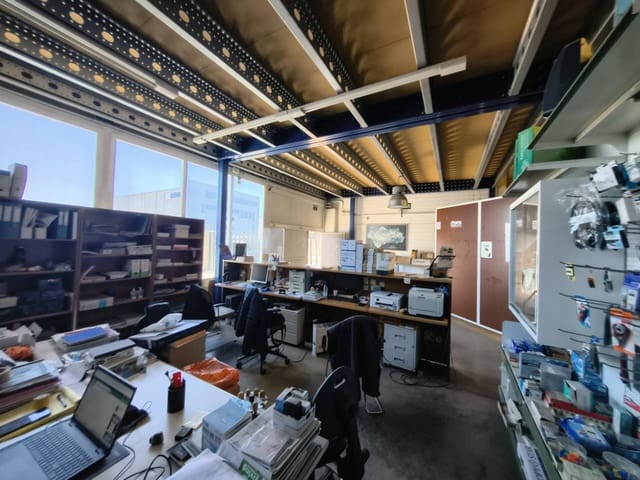 Business for sale in Salteras with garage - € 205,999 (Ref: 9343358)