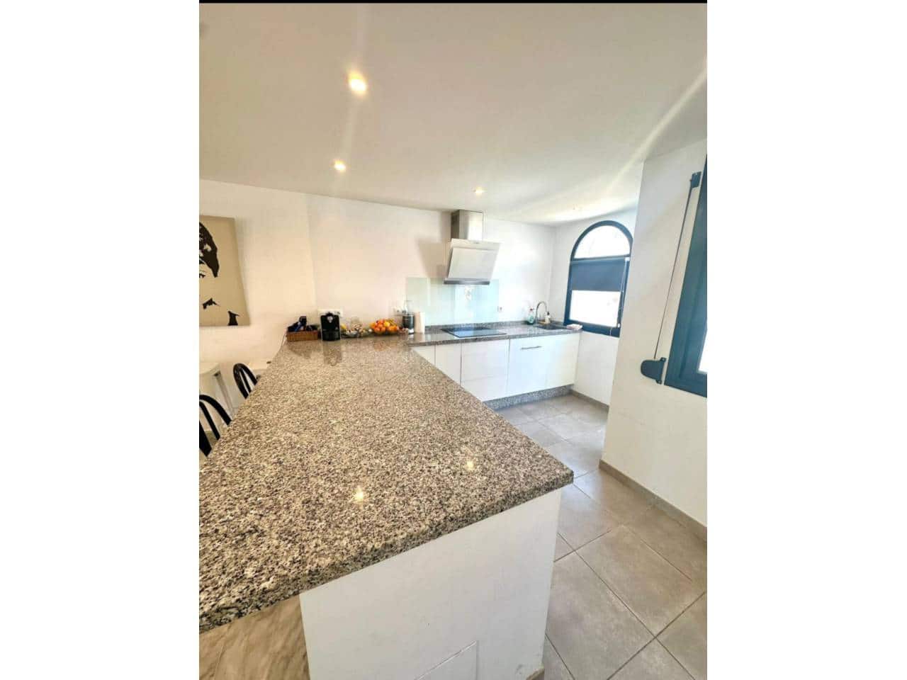 3 soveværelse Semi-Rækkehus til leje i Estepona med swimmingpool garage - € 2.250 (Ref: 9343360)